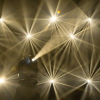 Cameo AURO SPOT Z300 | Cabeza móvil LED 200W profesional