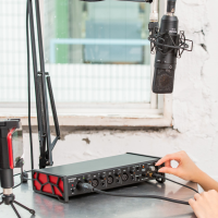 TASCAM US-4x4HR - Interfaz de audio USB de alta resolución