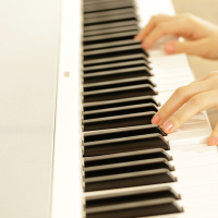 KORG B2+SP WH: Piano digital completo con soporte y pedalera