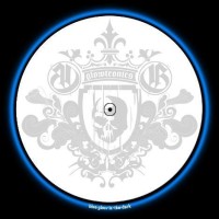 GLOWTRONICS DENON 3700 SLIPMATS KING SKULL deslizador profesional cd pioneer denon
