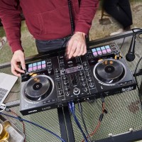 Hercules ControlDJ Inpulse 500 con Serato DJ Lite