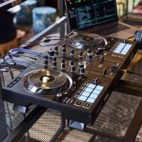 Hercules ControlDJ Inpulse 500 con Serato DJ Lite