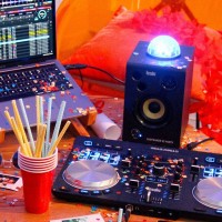 Altavoces Hercules DJ Speaker 32 Party – Sonido e iluminación en uno
