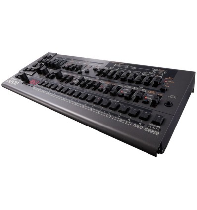 ROLAND JD-08 versión portátil moderna del JD-800.