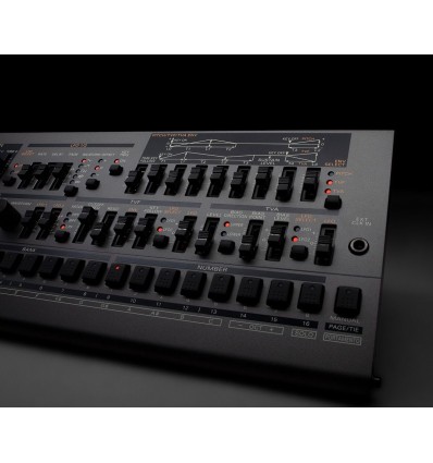 ROLAND JD-08 versión portátil moderna del JD-800.