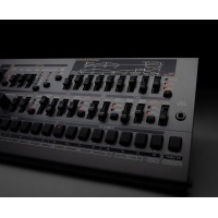 ROLAND JD-08 versión portátil moderna del JD-800.