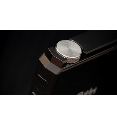 HiBy R8 reproductor insignia de la marca.